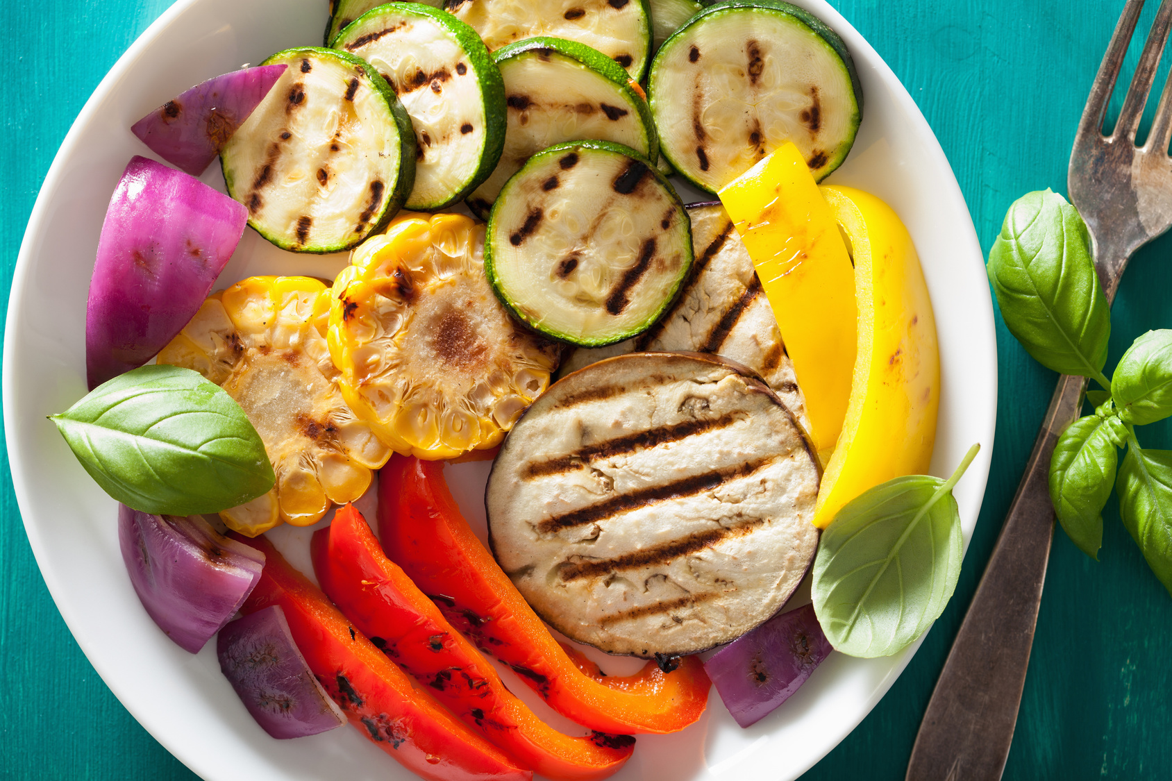 healthy grilled vegetables on plate